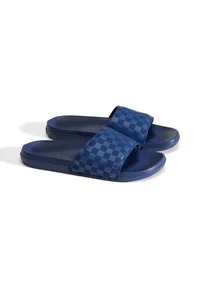 medium blue